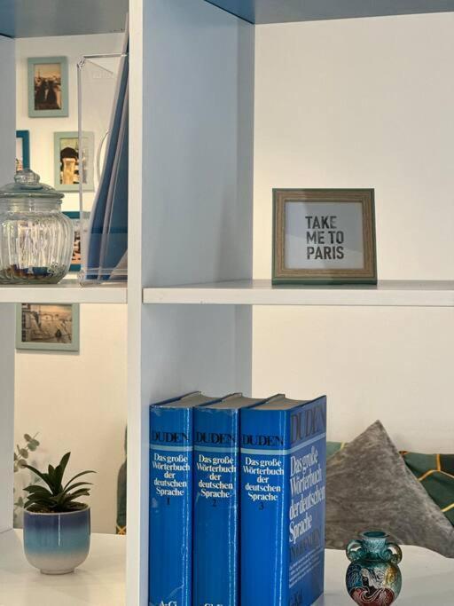 C’est La Vie à Paris Apartment *